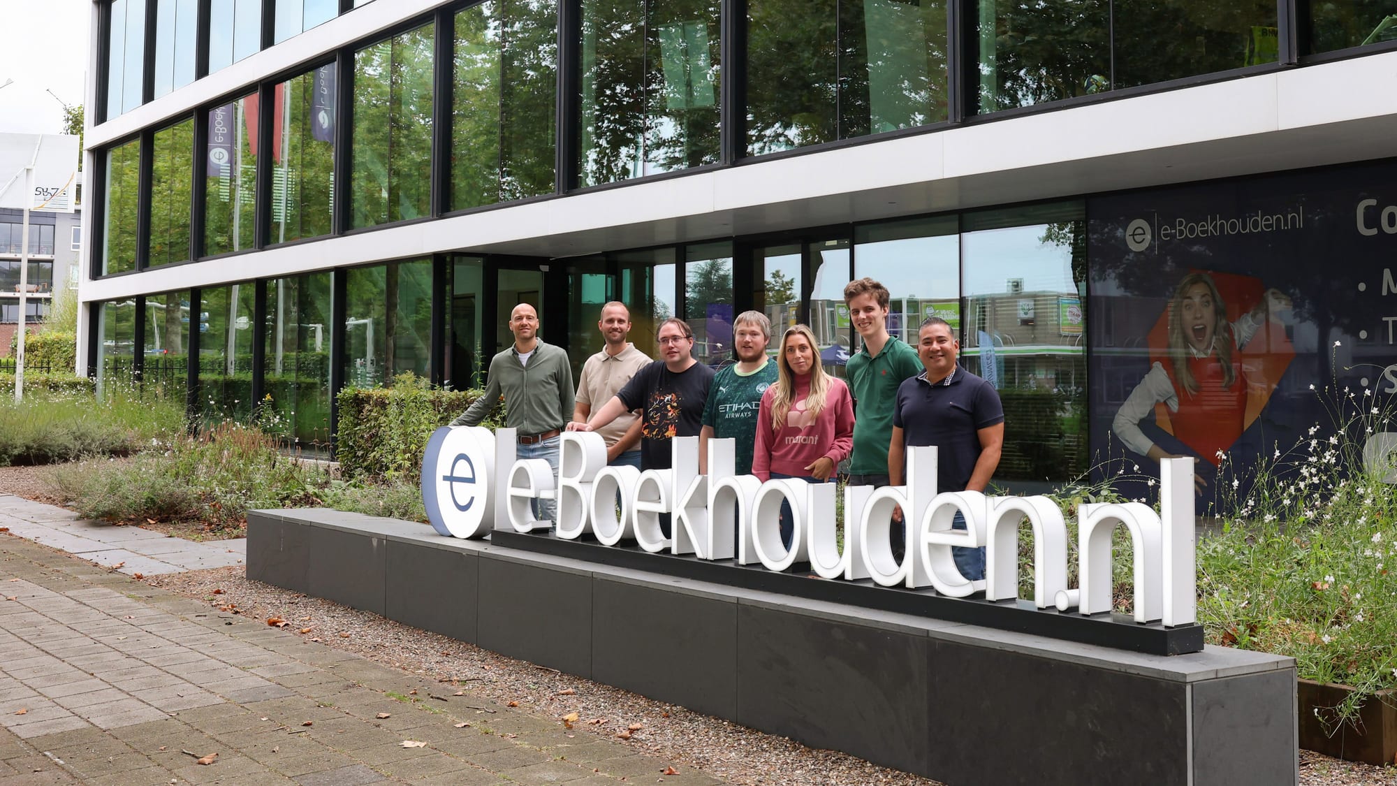Het team van e-Boekhouden.nl voor het kantoorpand